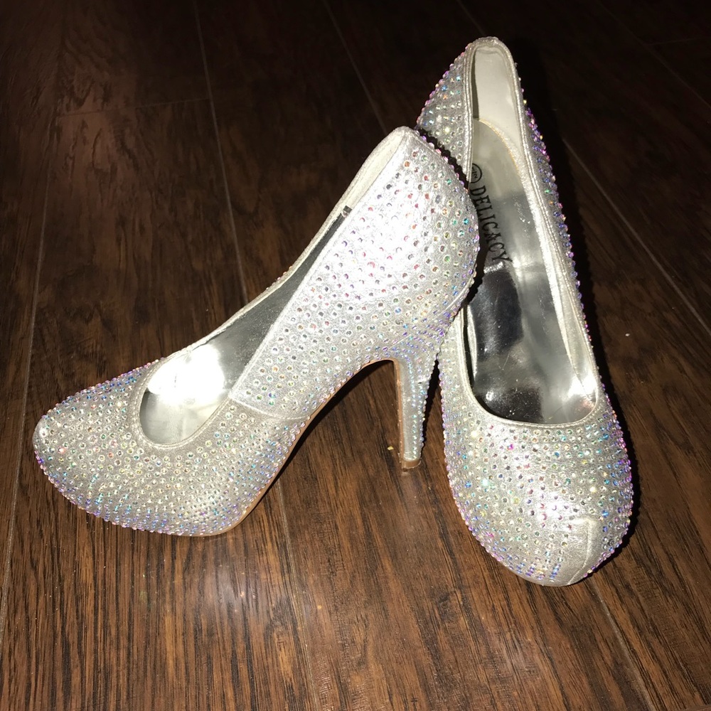 Fully stoned heels